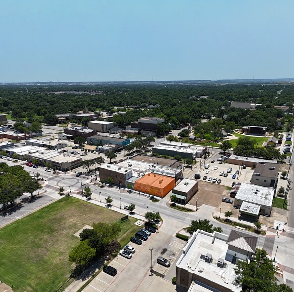 More Photos Of 116-118 W Irving Blvd, Irving Storefront Retail Office For Lease