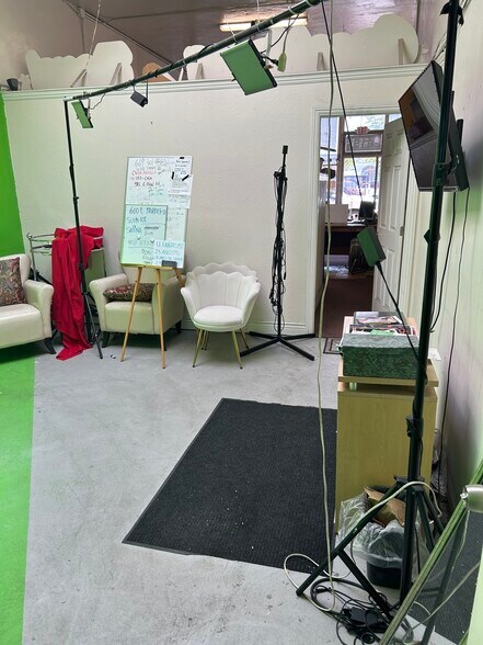 More Photos Of 915 E Alisal St, Salinas Storefront For Lease