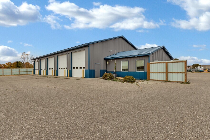 More Photos Of 3507 Dakota St, Alexandria Industrial For Sale