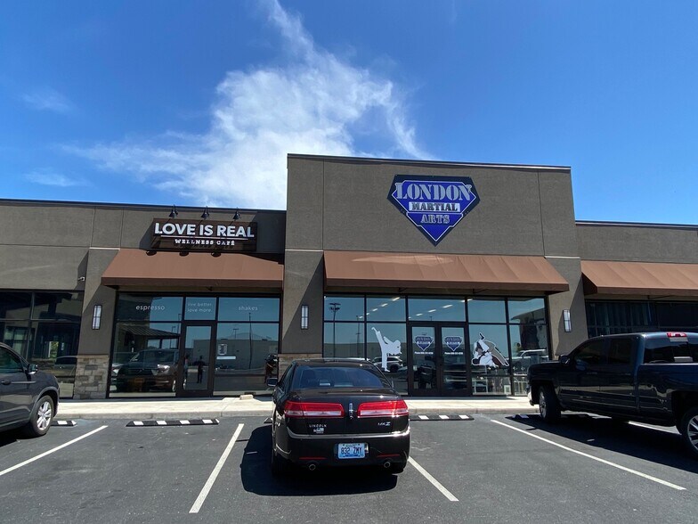 More Photos Of 100 Bacho Way, London Storefront For Lease