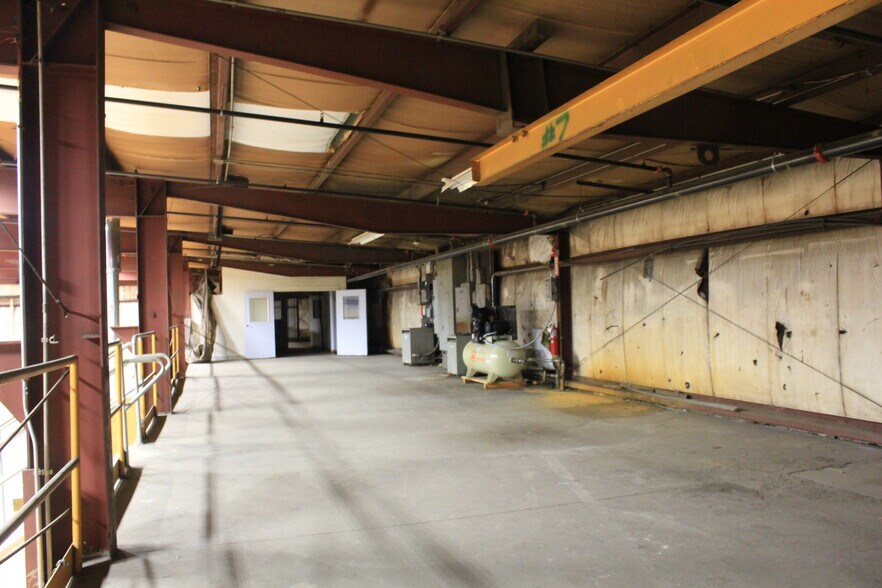 More Photos Of 4 Gator Rock Rd, Somersworth Distribution For Sale