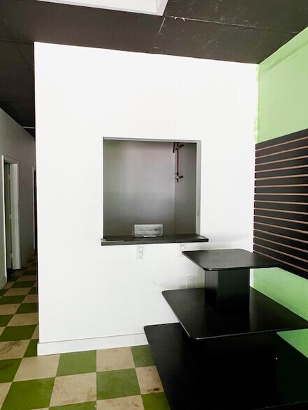 More Photos Of 1001 S Broadway, Los Angeles Storefront For Lease