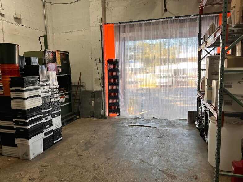 More Photos Of 6960-6972 NW 50th St, Miami Warehouse For Lease