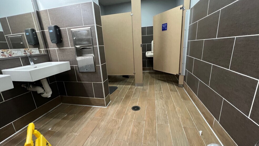 More Photos Of 6200 College Dr, Suffolk General Retail For Lease