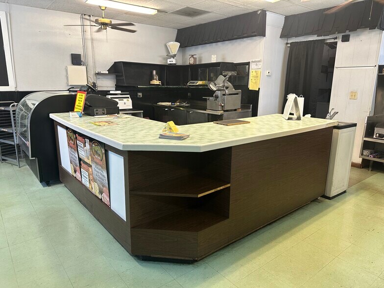 More Photos Of 4134 Grand Blvd, New Port Richey General Retail For Sale