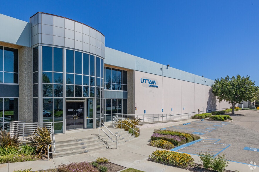 More Photos Of 11700 Monarch St, Garden Grove Warehouse For Sale