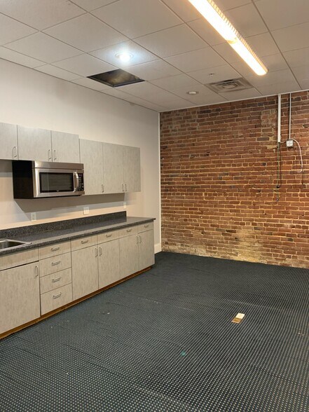 More Photos Of 45 E Main St, Chattanooga Storefront For Lease