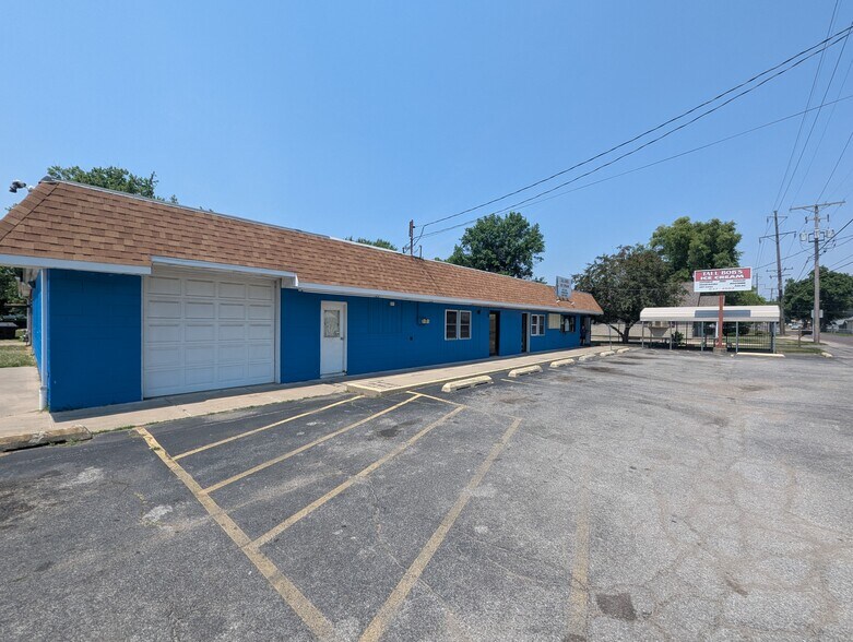 More Photos Of 1221 S Laramie, Peoria Freestanding For Sale