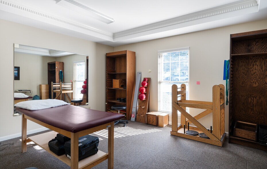 More Photos Of 3121 E 10th St, Jeffersonville Freestanding For Lease