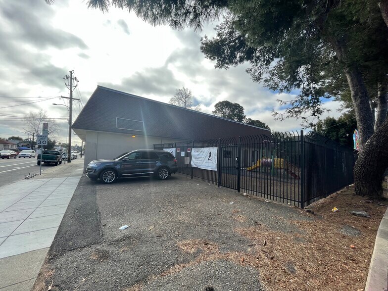 More Photos Of 5909 Camden St, Oakland Daycare Center For Sale