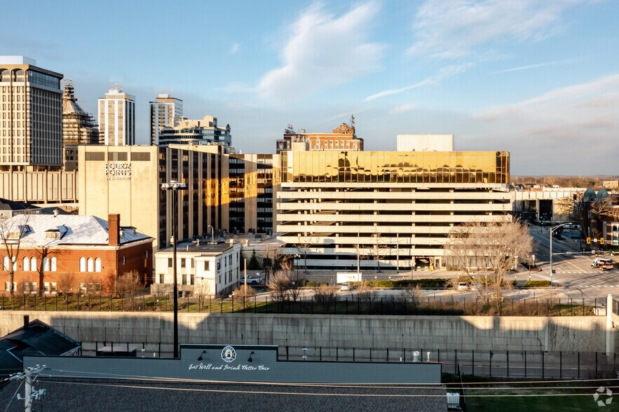 More Photos Of 222 NE Monroe St, Peoria Office For Sale