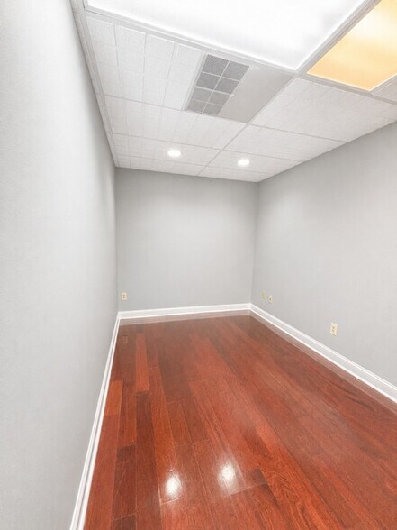 More Photos Of 490 Schooleys Mountain Rd, Hackettstown Office For Sale