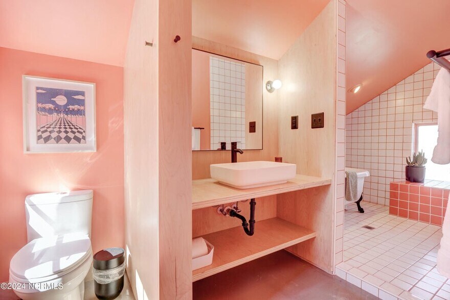 More Photos Of 118 S 4th St, Wilmington Hospitality For Sale