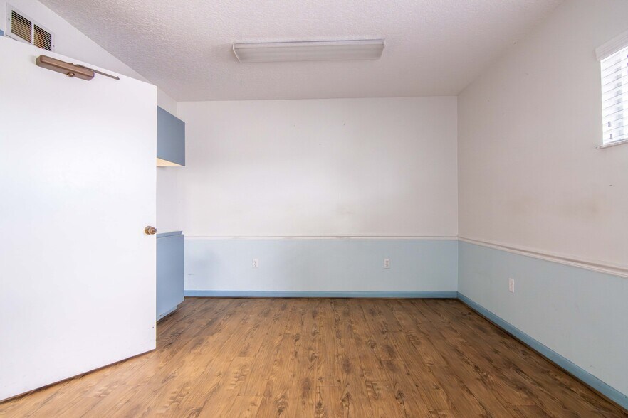 More Photos Of 4801 49th St N, Saint Petersburg Office For Sale