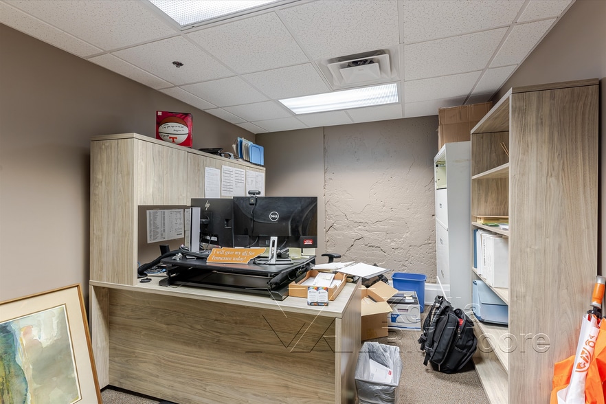 More Photos Of 17 Market Sq, Knoxville Storefront Retail Office For Sale