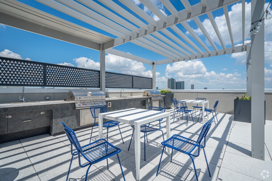 More Photos Of 701 Richmond Ave, Houston Apartments For Lease