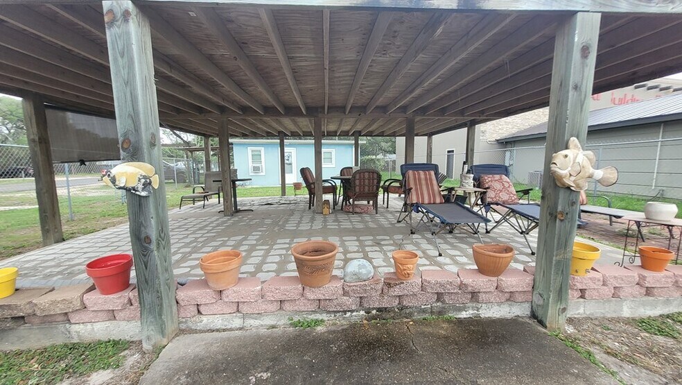 More Photos Of 108 Hood St, Rockport Storefront Retail Residential For Sale