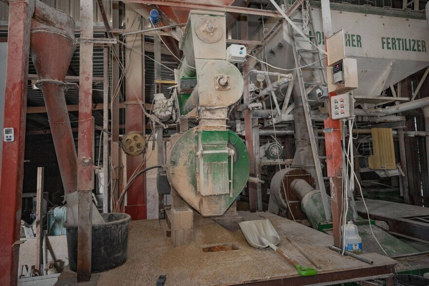 More Photos Of 9705 SE 1300th Rd, Humansville Industrial For Sale