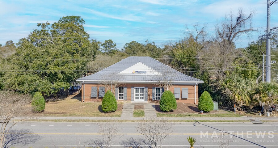 More Photos Of 1021 Ewall St, Mount Pleasant General Retail For Sale