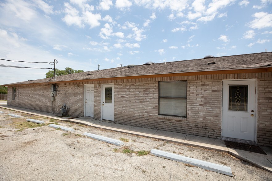 More Photos Of 6628 Crestway Dr, San Antonio Flex For Sale