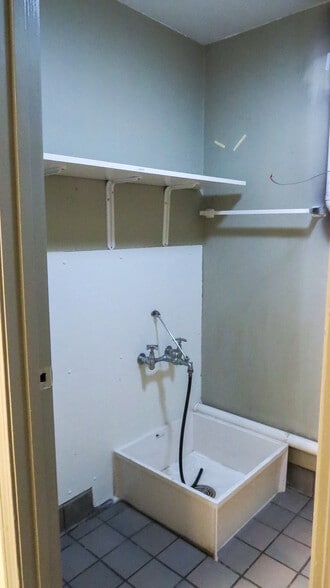 More Photos Of 2626 Brown Ave, Manchester Unknown For Lease