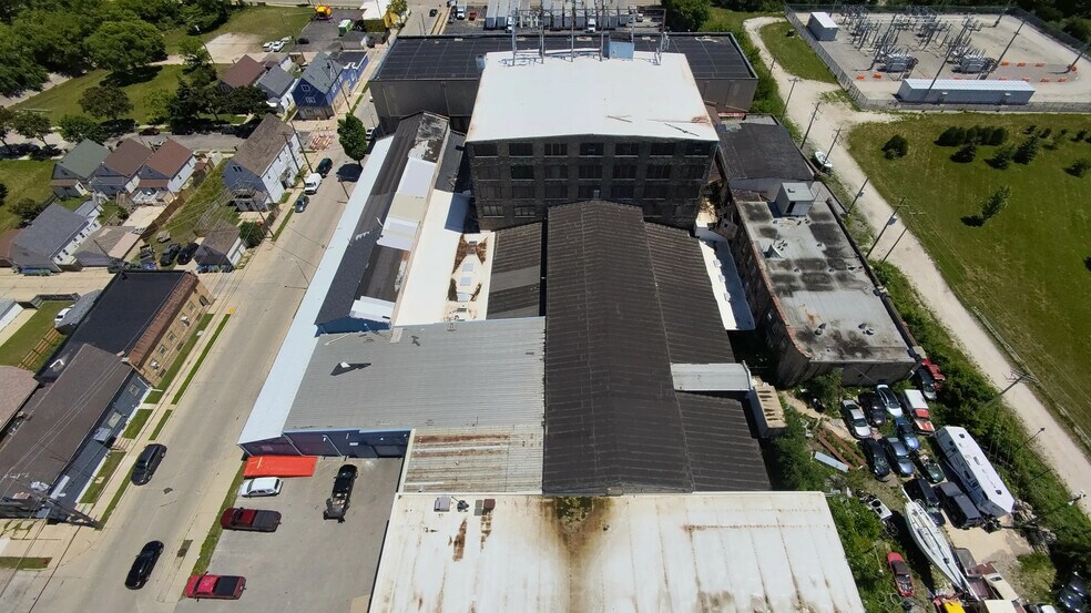 More Photos Of 737 W Cleveland St, Milwaukee Warehouse For Lease