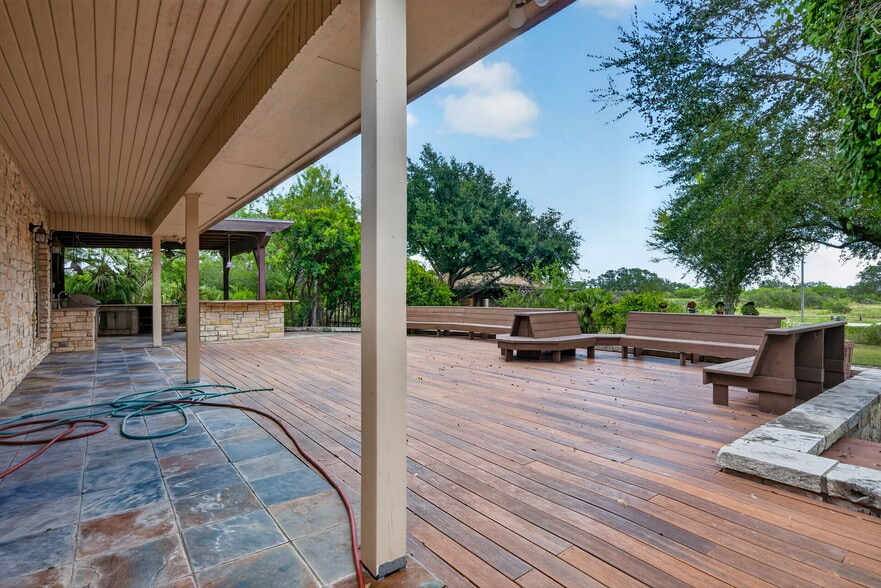 More Photos Of 2234 Highway 90 w, Castroville Flex For Sale