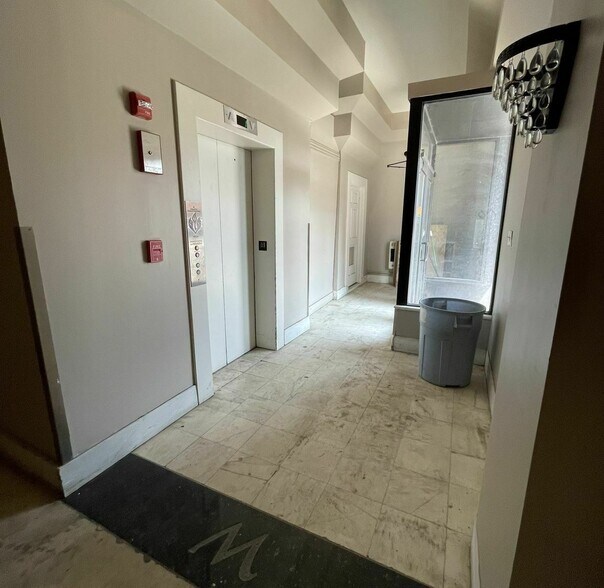 More Photos Of 111 Woodward Ct, South Bend Storefront For Sale