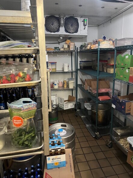 More Photos Of 1201 Market St, Redding Specialty For Lease