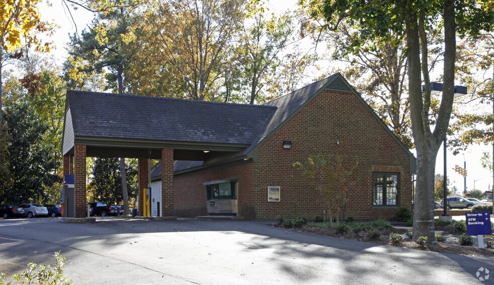 More Photos Of 1186 Jamestown Rd, Williamsburg Bank For Lease