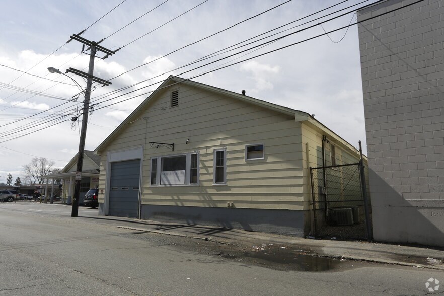 More Photos Of 20 Maplewood Ave, Gloucester Light Distribution For Lease