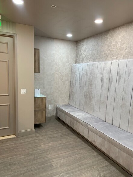 More Photos Of 2295 S Hiawassee Rd, Orlando Office For Lease