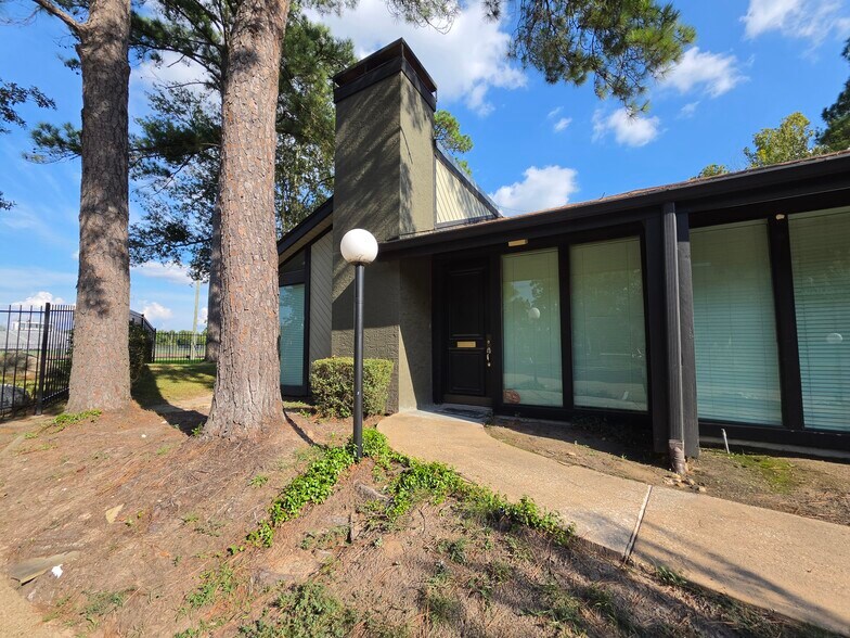 More Photos Of 14343 Torrey Chase Blvd, Houston Office For Sale