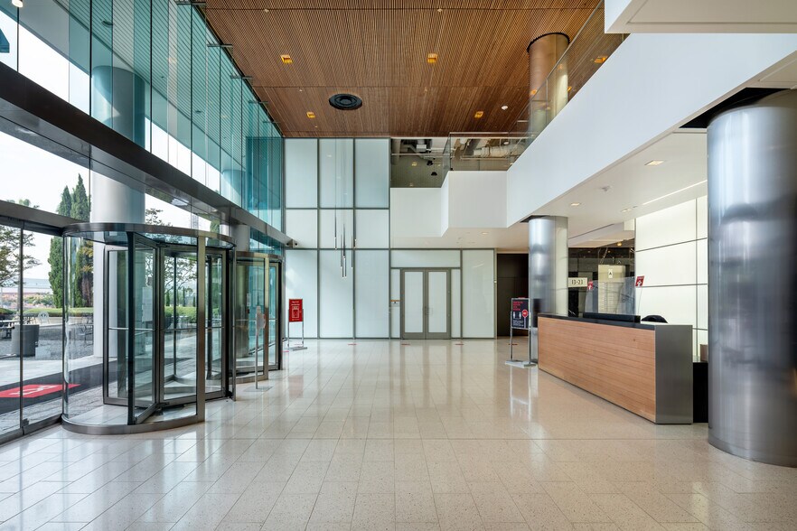 More Photos Of 222 N Pacific Coast Hwy, El Segundo Office For Lease