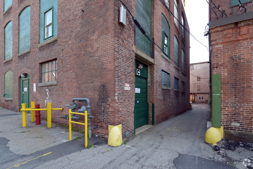 More Photos Of 560 Mineral Spring Ave, Pawtucket Warehouse For Lease