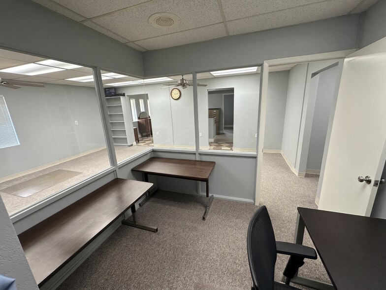 More Photos Of 6100 N Nebraska Ave, Tampa Office For Lease