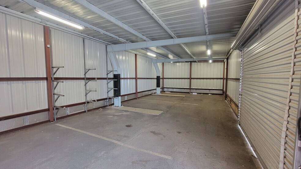 More Photos Of 2505 N Alvernon Way, Tucson Office For Sale