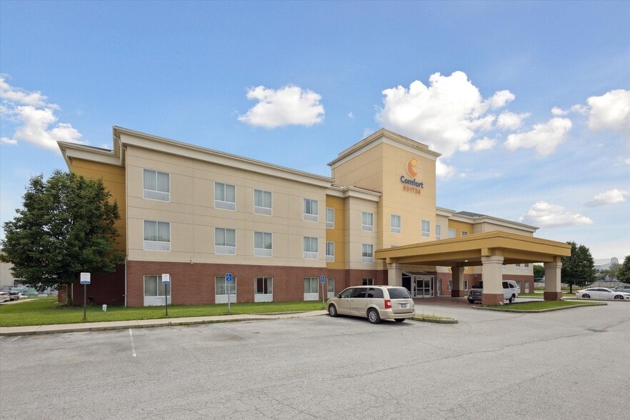 More Photos Of 2750 Fortune Cir W, Indianapolis Hotel For Sale