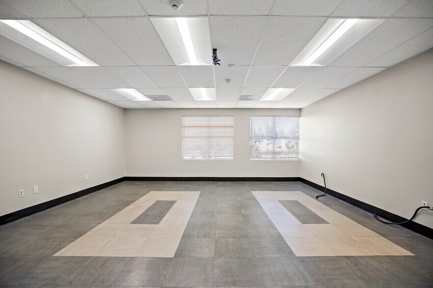 More Photos Of 8338 West Ln, Stockton Office For Sale