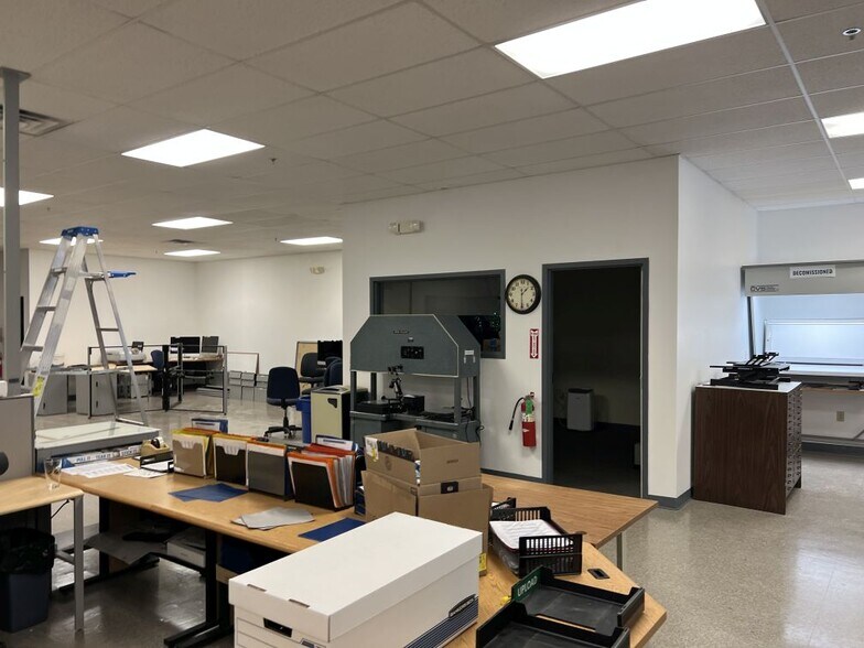 More Photos Of 4 Pin Oak Dr, Branford Industrial For Lease