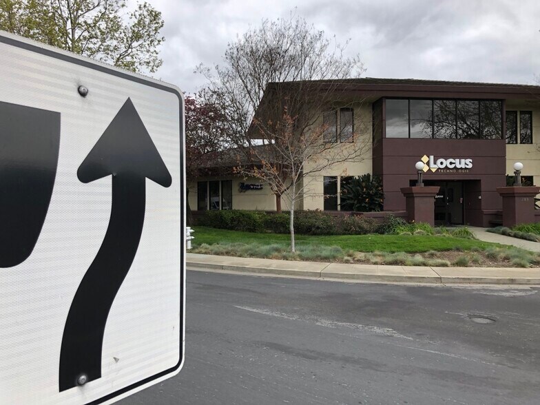 More Photos Of 299 Fairchild Dr, Mountain View Light Distribution For Lease