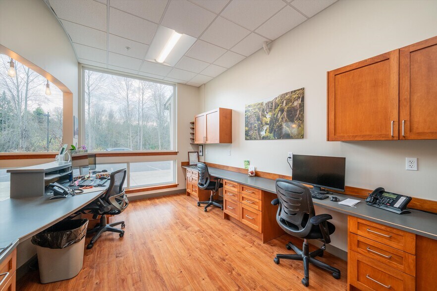 More Photos Of 905 Squalicum Way, Bellingham Flex For Sale