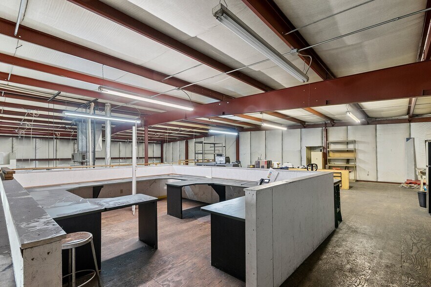 More Photos Of 3300 Commodity Ln, Green Bay Manufacturing For Sale