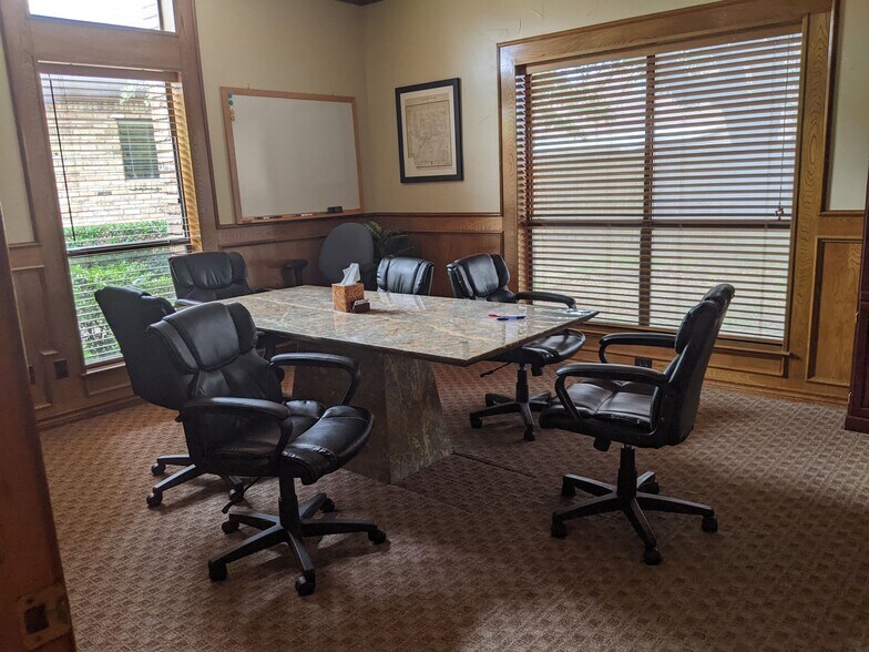 More Photos Of 304 Harwood Rd, Bedford Medical For Lease