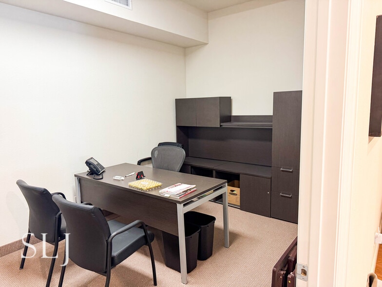 More Photos Of 4311 W Lovers Ln, Dallas Office For Lease