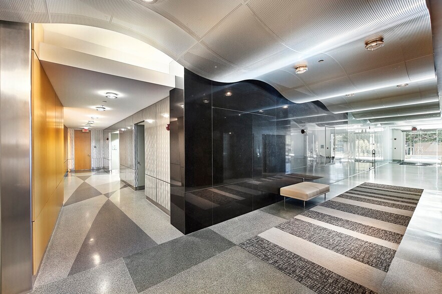 More Photos Of 1001 Highlands Plaza Dr, Saint Louis Office For Sale