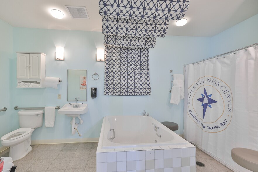 More Photos Of 1900 E Bay Dr, Largo Medical For Sale