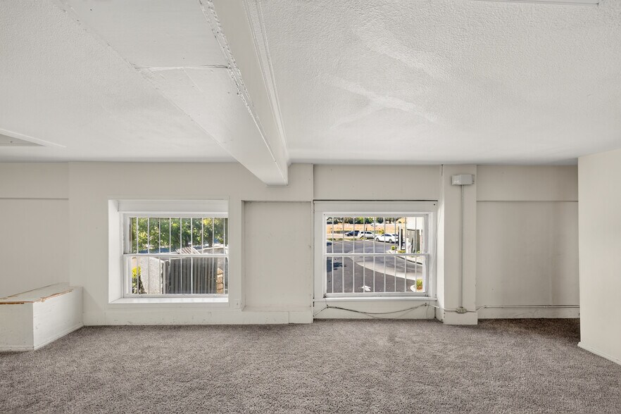 More Photos Of 1300-1340 Broadway Ave, Atwater Storefront For Lease