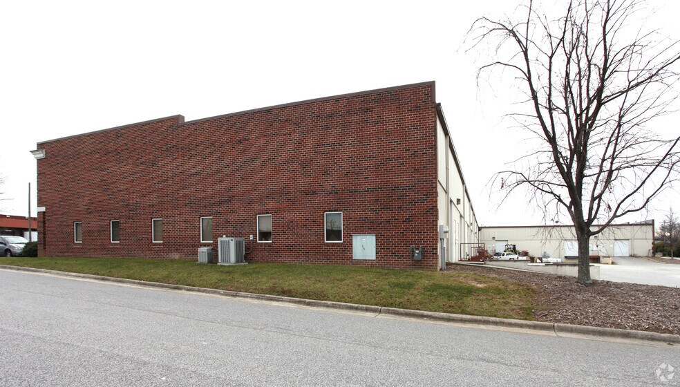 More Photos Of 215 Industrial Ave, Greensboro Warehouse For Lease