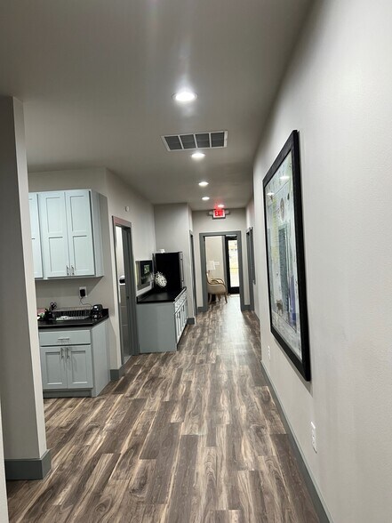 More Photos Of 4606 67th St, Lubbock Office For Sale